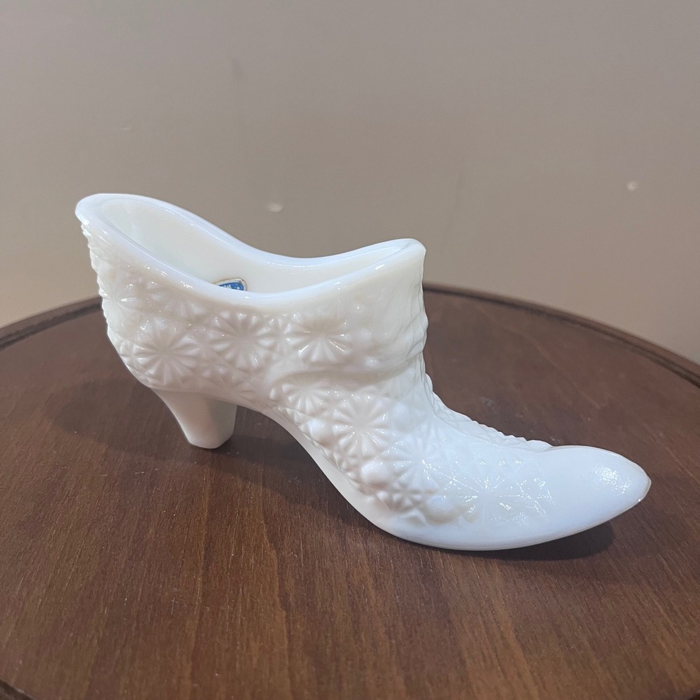 Vtg L.E.‎ Smith Milk Glass Slipper Daisy & Button Victorian Boot Figurine White